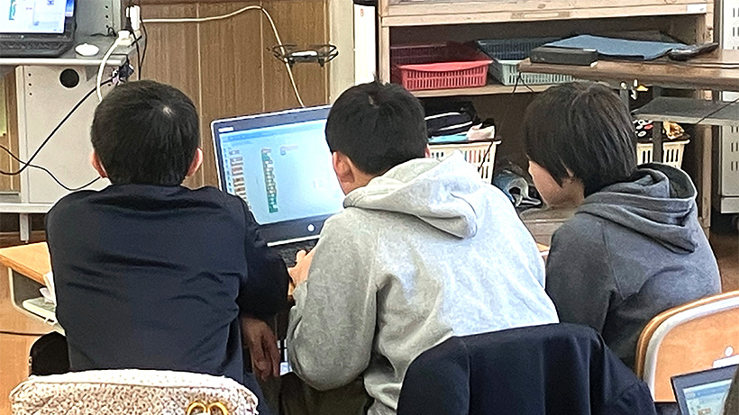 田辺市 芳養小学校６年生「ドローンプログラミング」体験授業